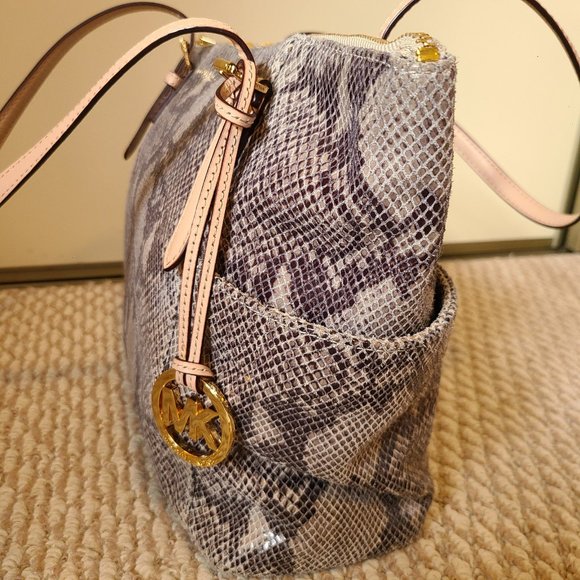 LIKE NEW "MICHAEL KORS" LEATHER TOTE BAG - Picture 2 of 9